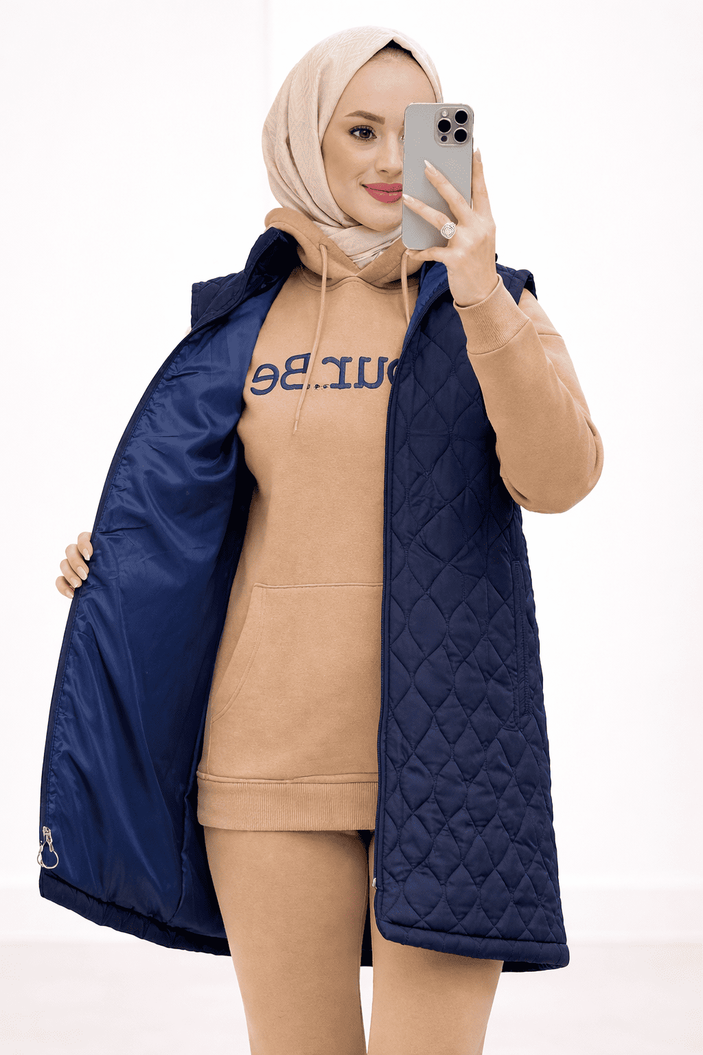 بيجامة نسائية 3 قطع لون بيج وجاكيت كحلي